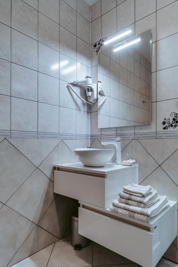 Bed and Breakfast Sobe "Ela" Фужине Экстерьер фото